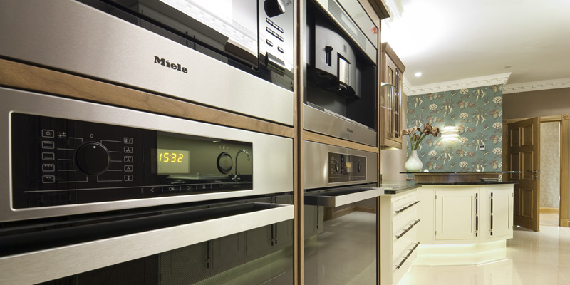 West Penthouse show apartment – bespoke hand crafted kitchen with integrated Miele appliances.