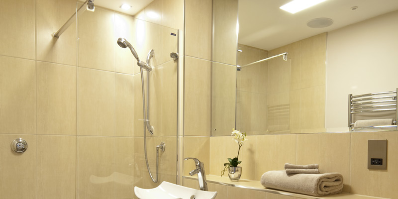 West Penthouse show apartment – en-suite bathroom.