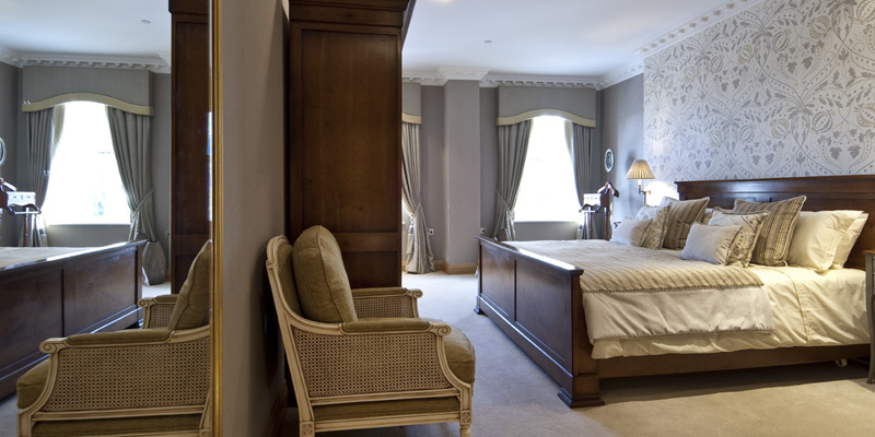 West Penthouse show apartment – second bedroom featuring luxurious en-suite bathroom.
